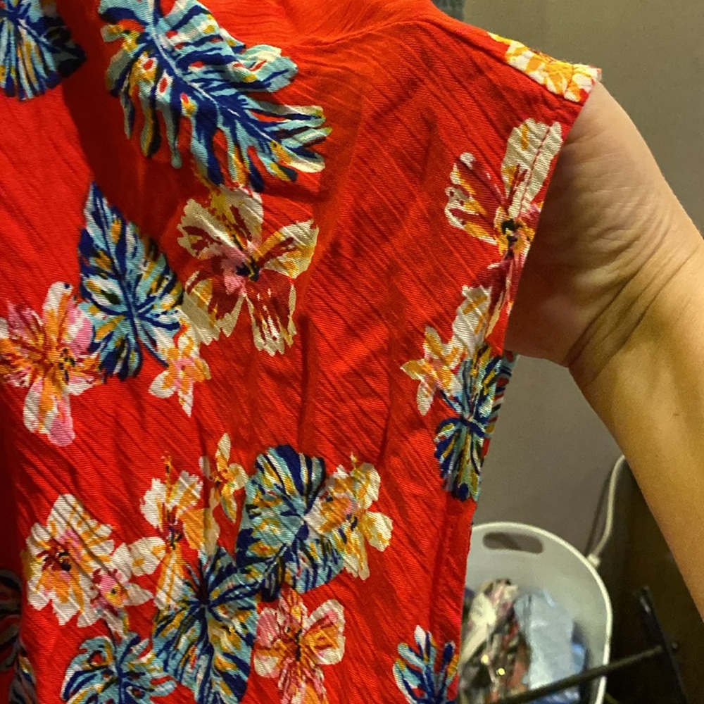 Floral Red Women's Top - Picture 3 of 6